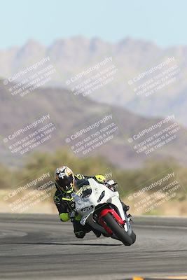 media/Oct-30-2025-Racers Edge (Thu) [[dabbdaf680]]/3-B Group/Session 2 (Turn 14)/